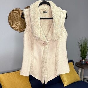 Dolce Cabo Women’s Beige Tan Faux Suede Teddy-lined Sleeveless Jacket size Large
